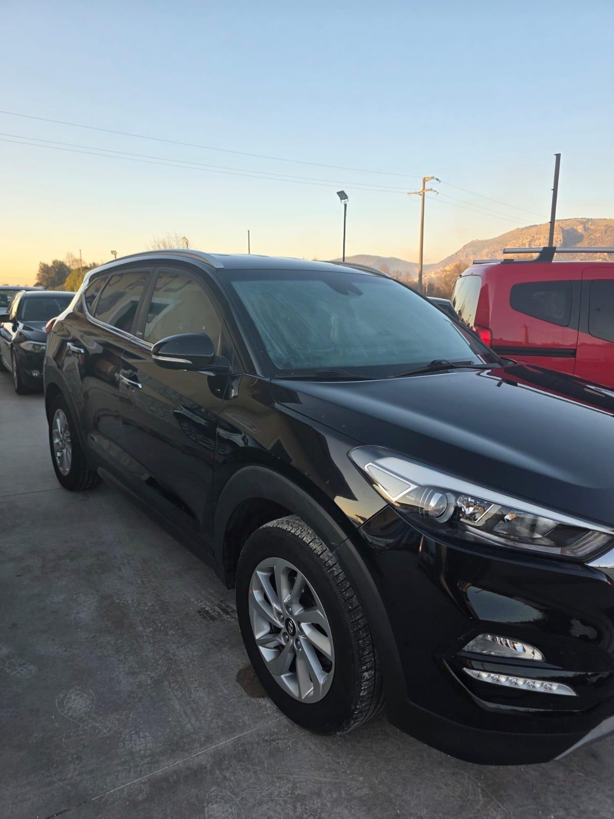 Hyundai Tucson 1.7 CRDi cambio automatico garantita 12 mesi