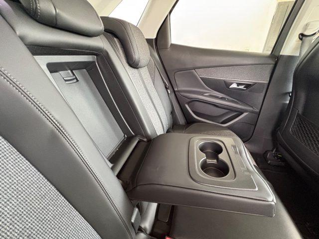 PEUGEOT 3008 PureTech 130 Allure POCHI CHILOMETRI TENUTA BENE