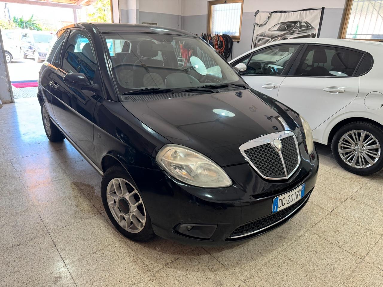 Lancia Ypsilon 1.3 MJT 90 CV Platino OK NEOPATENTATI