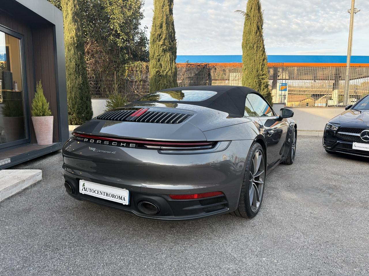 Porsche 911 992 Carrera 4 Cabrio auto