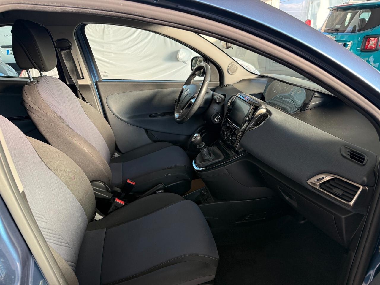 Lancia Ypsilon 1.0 FireFly 5 porte S&S Hybrid Gold