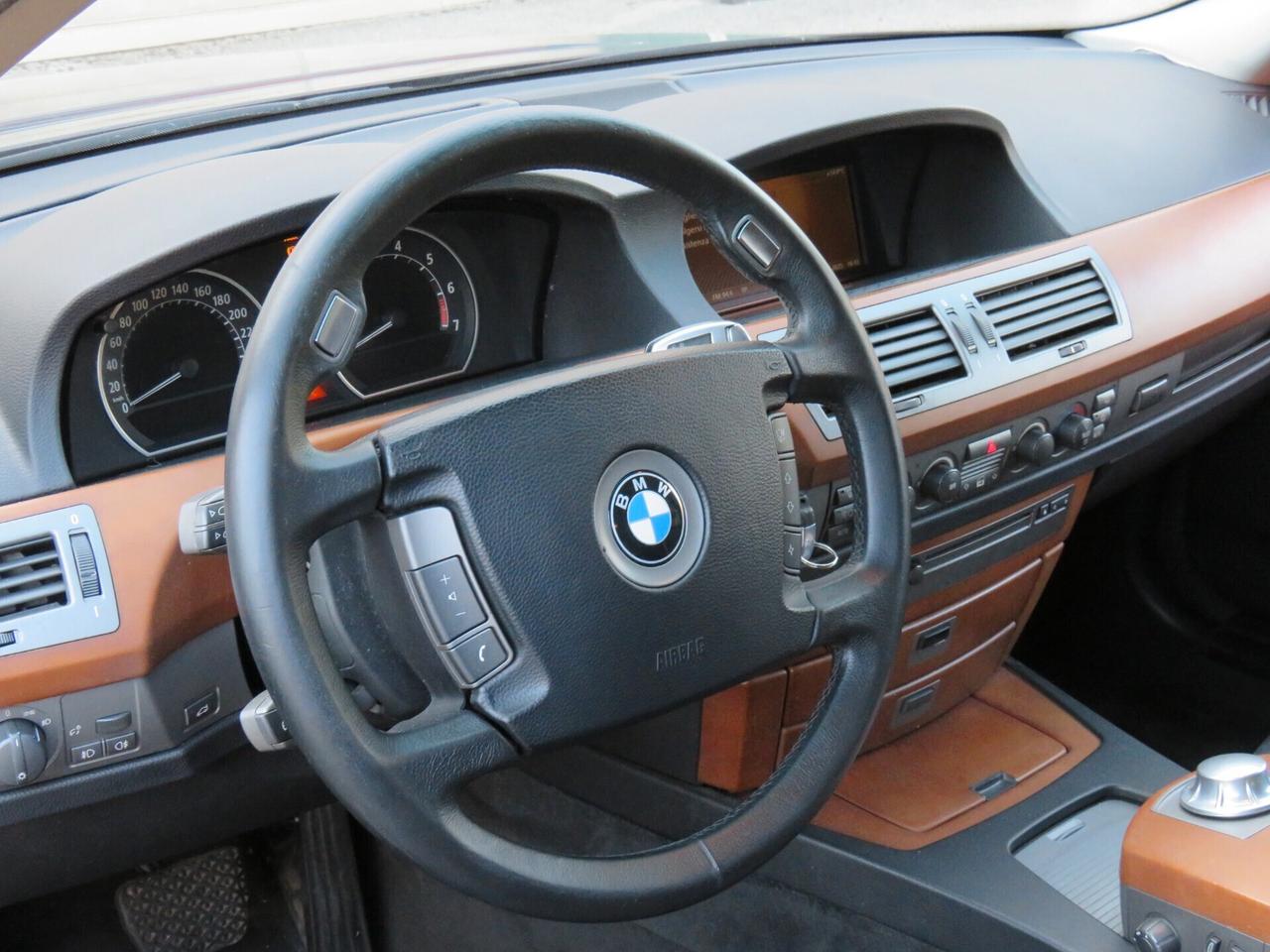 BMW 745i