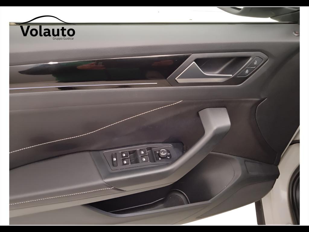 VOLKSWAGEN T-Roc 2022 - T-Roc 1.0 tsi R-Line 110cv