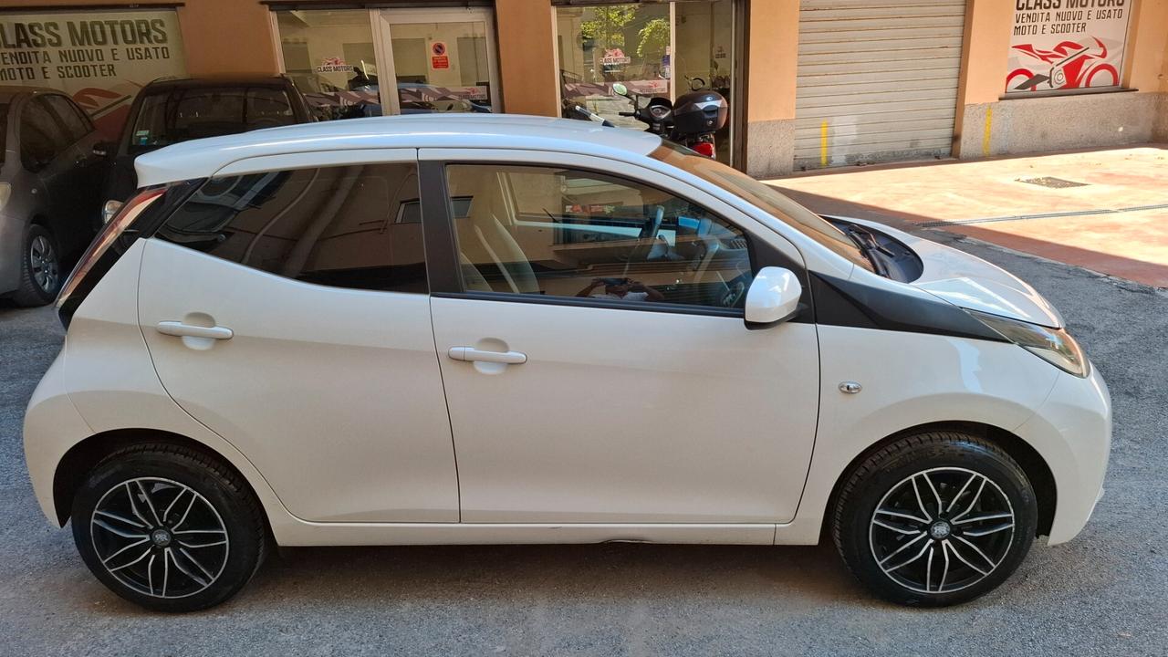 Toyota Aygo 1.0 VVT-i 69 CV 5 porte x-clusiv