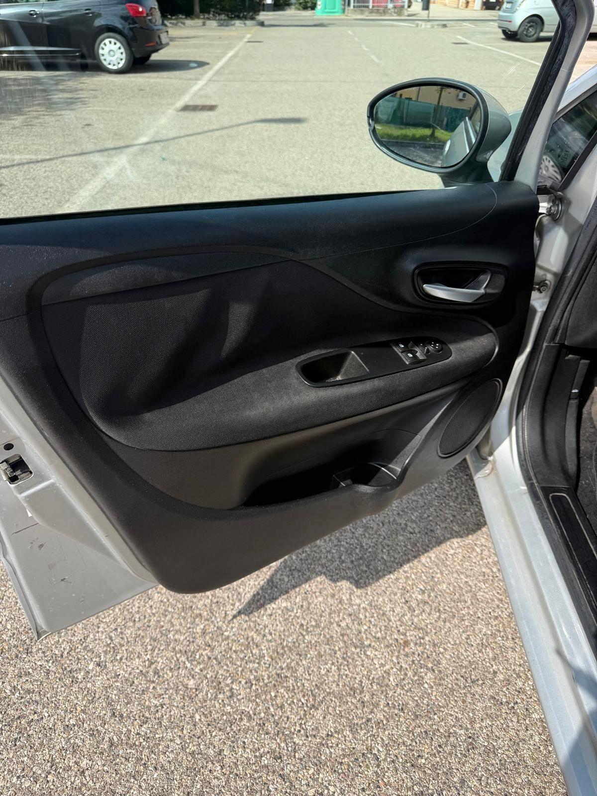 Fiat Punto 1.4 METANO - NEOPATENTATI - 12 MESI DI GARANZIA -