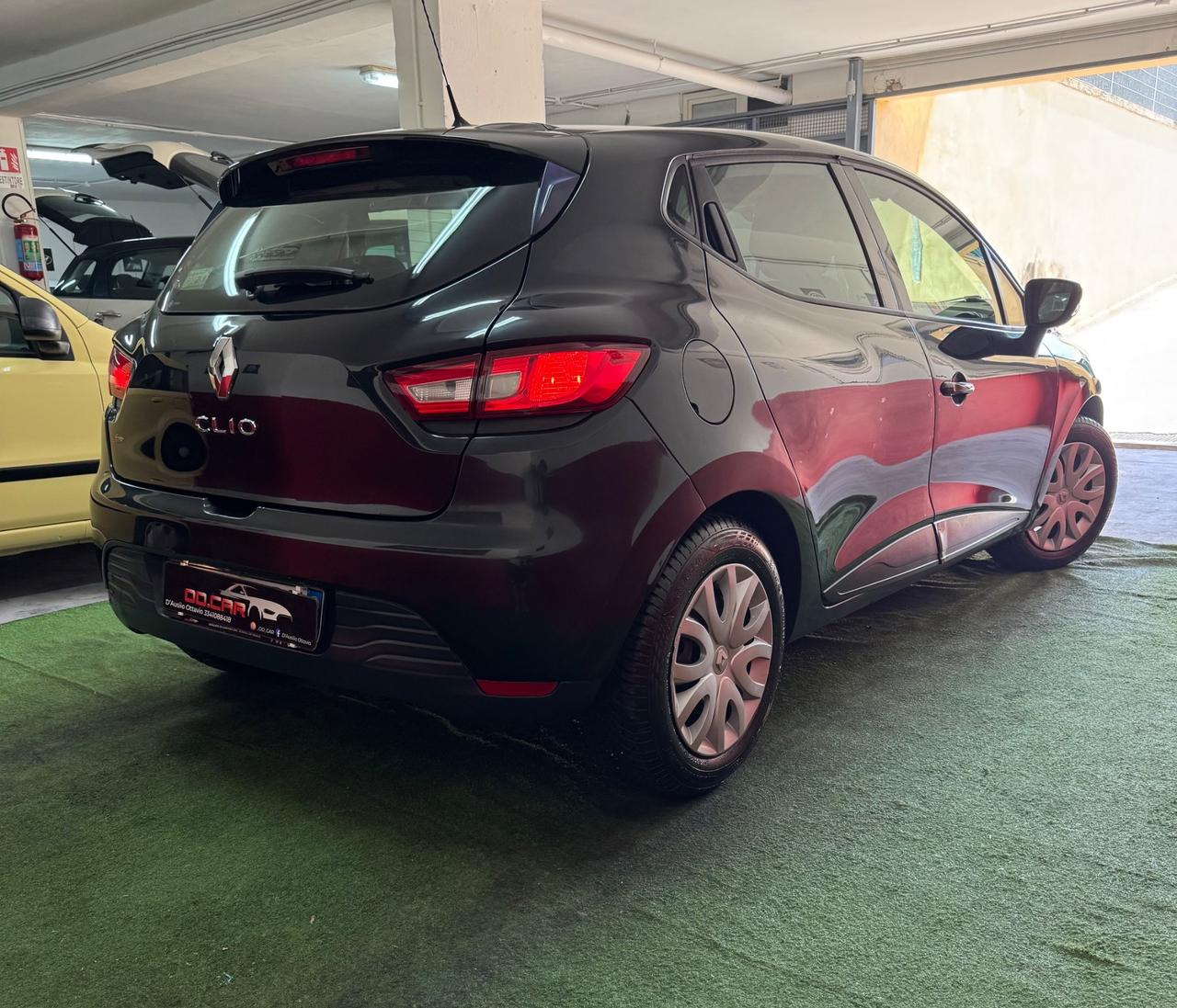 Renault Clio 1.2 75CV 5 porte Anno 2015 Unico proprietario