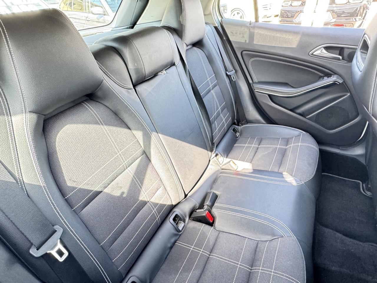 MERCEDES-BENZ GLA 200CDI PREMIUM PER NEOPATENTATI