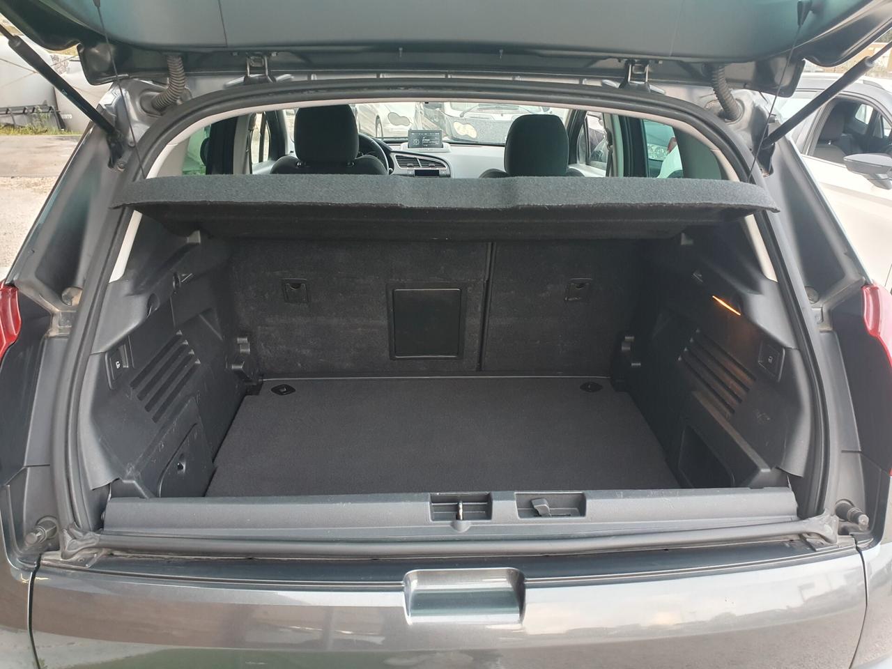 Peugeot 3008 1.6 HDi 115CV Business