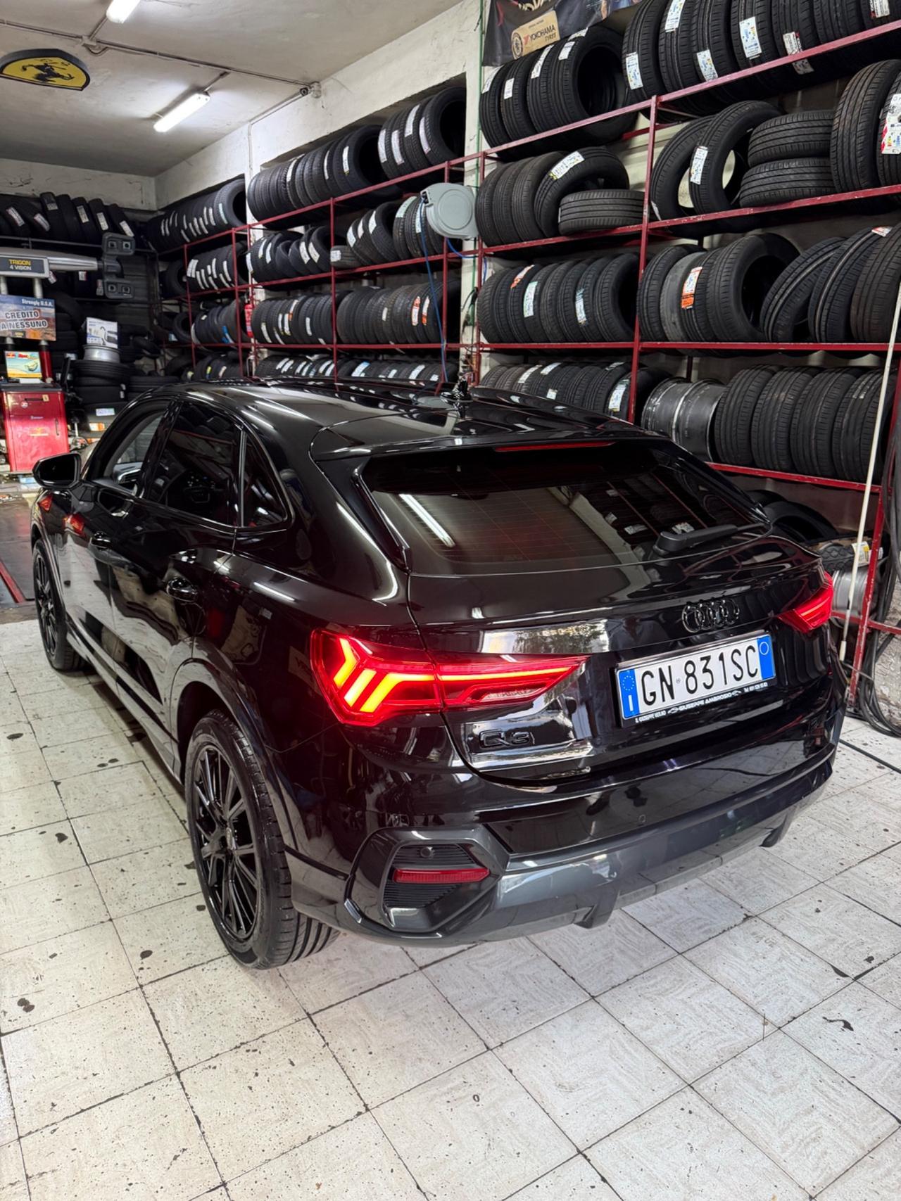 Audi Q3 35 TDI S tronic Identity Black