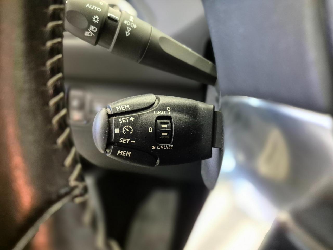 Peugeot 308 SW 1.6 bluehdi Active s&s 120cv - UNIPROPRIETARIO - NEOPATENTATI - Sens. Park - Clima