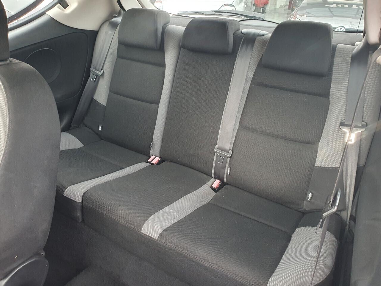 Peugeot 207 1.4hdi 70cv Neopatentati 2006