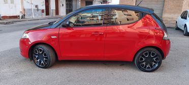 Lancia Ypsilon 1.2 69 CV 5 porte S Momodesign