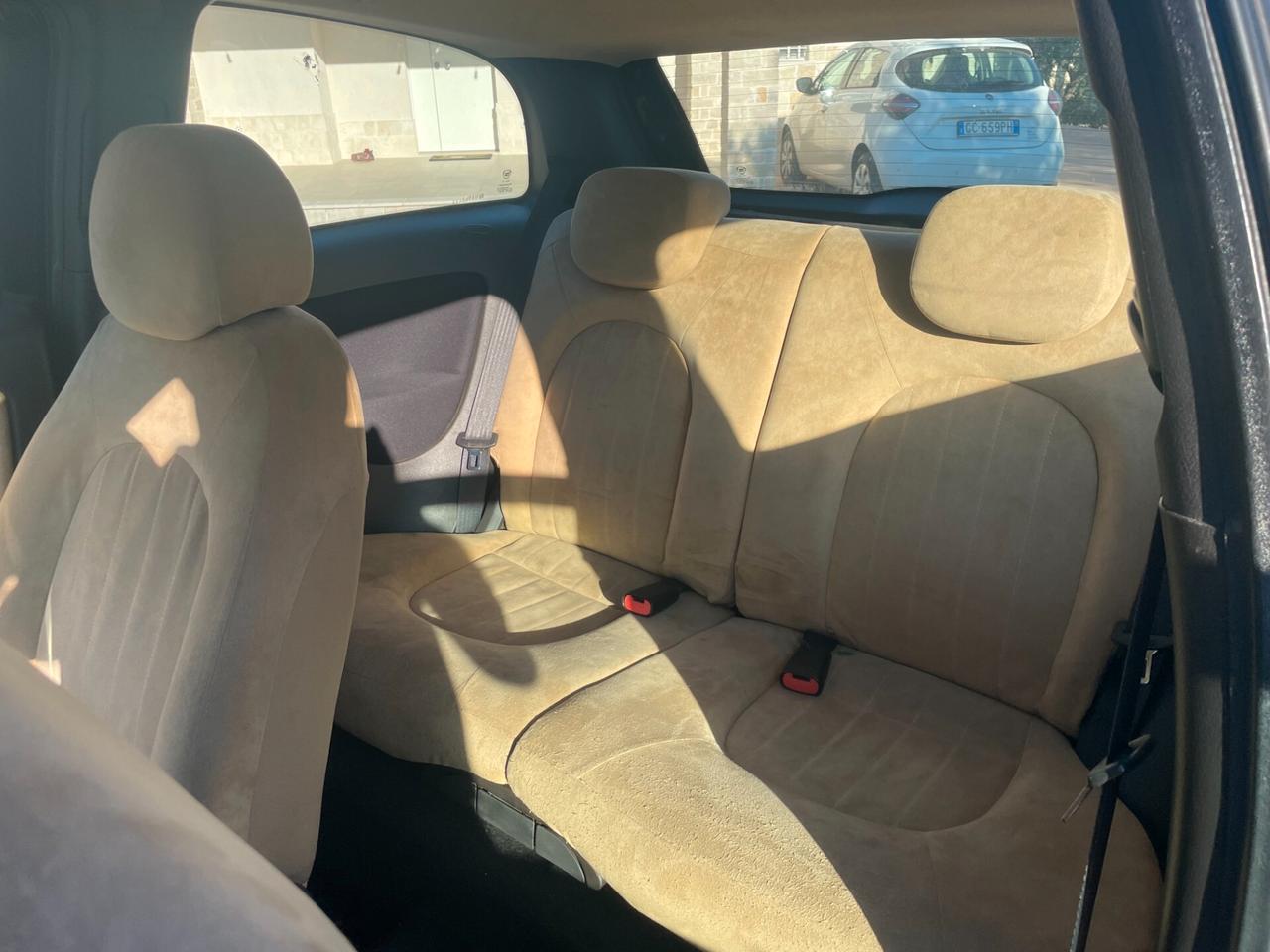 Lancia Ypsilon 1.3 MJT 75 CV Platino