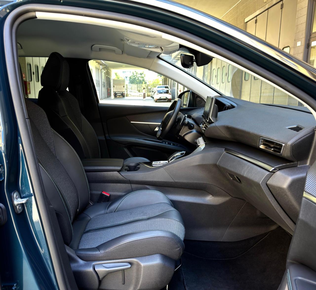 Peugeot 3008 Hybrid 225 e-EAT8 Allure