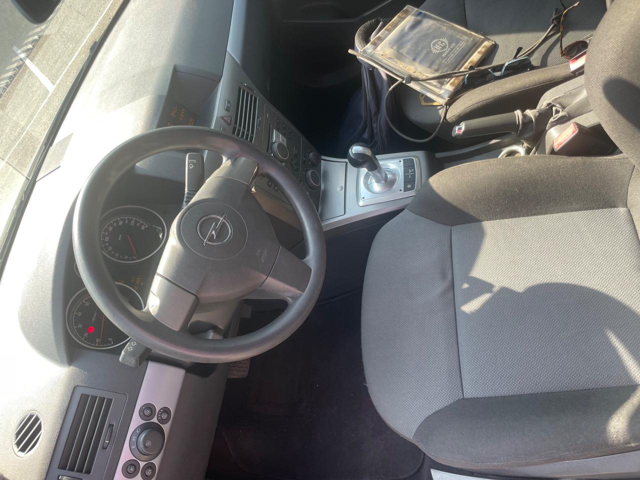 Opel Astra 1.6 16V Twinport 5 porte Cosmo