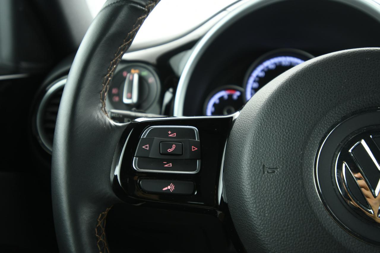 VOLKSWAGEN Maggiolino Cabrio 2.0 tdi bm Design 110cv NEOPATENTATI+C17"