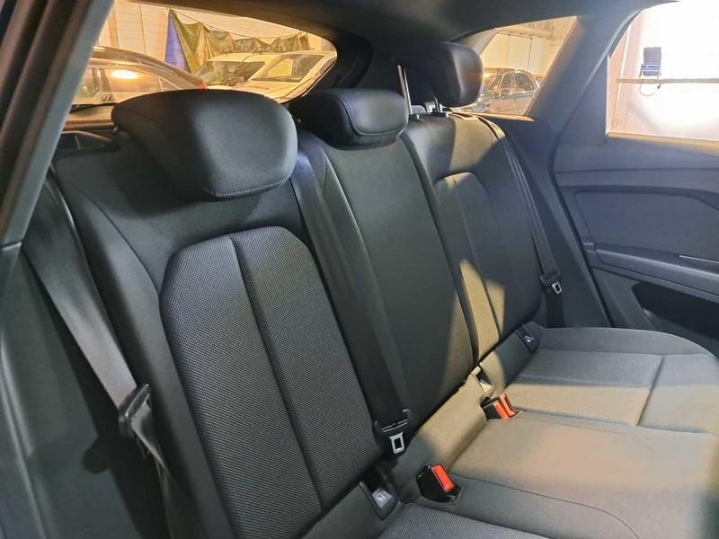 AUDI Q4 40 e-tron Business Advanced