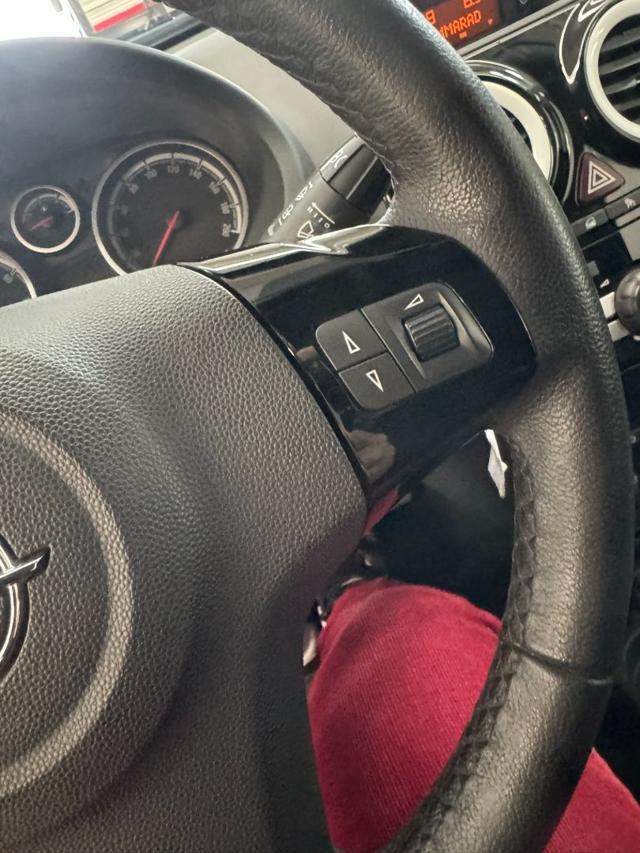 OPEL Corsa 1.2 3 porte b-color