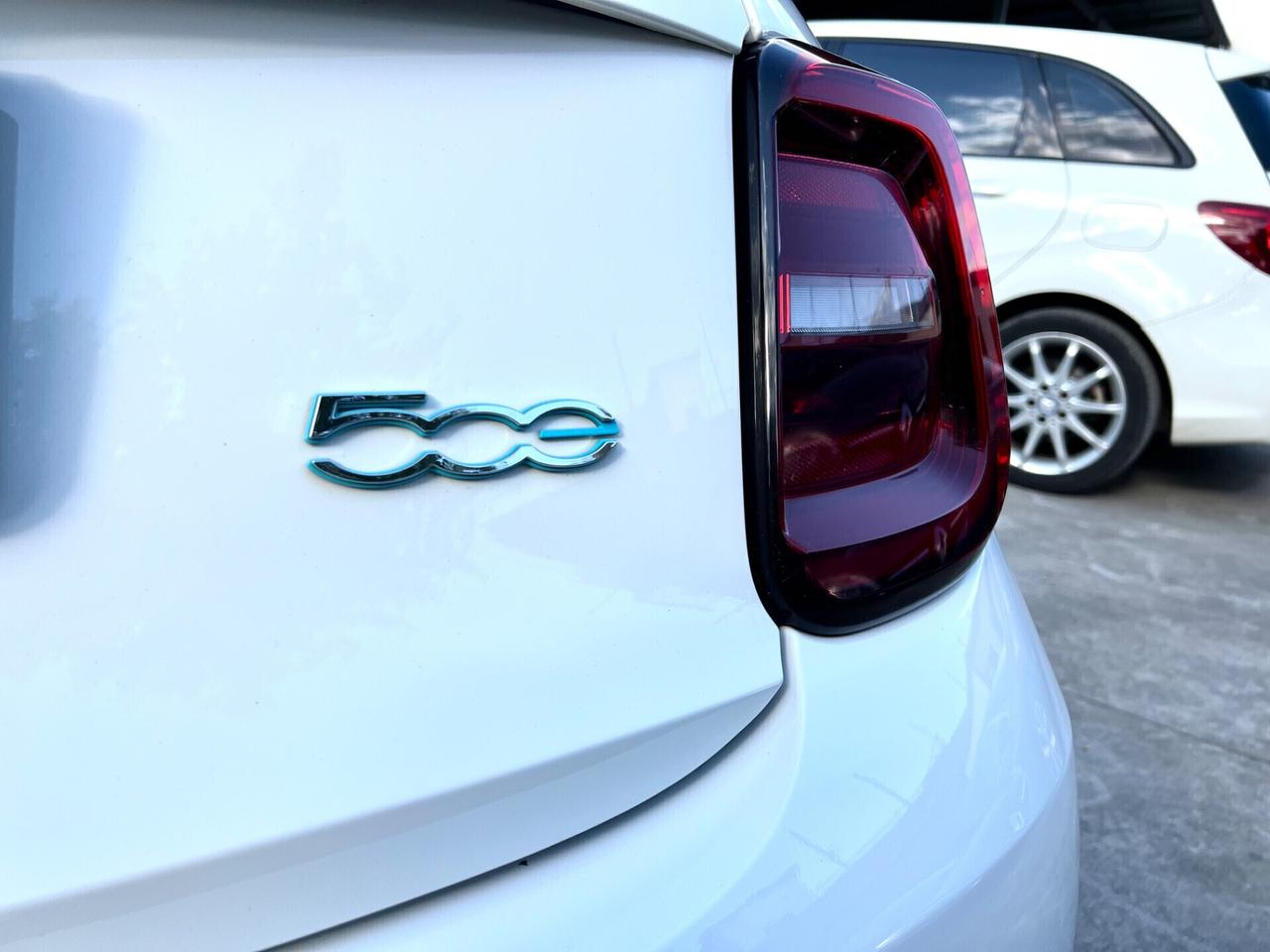 Fiat 500 500e Berlina 42 kWh La Prima