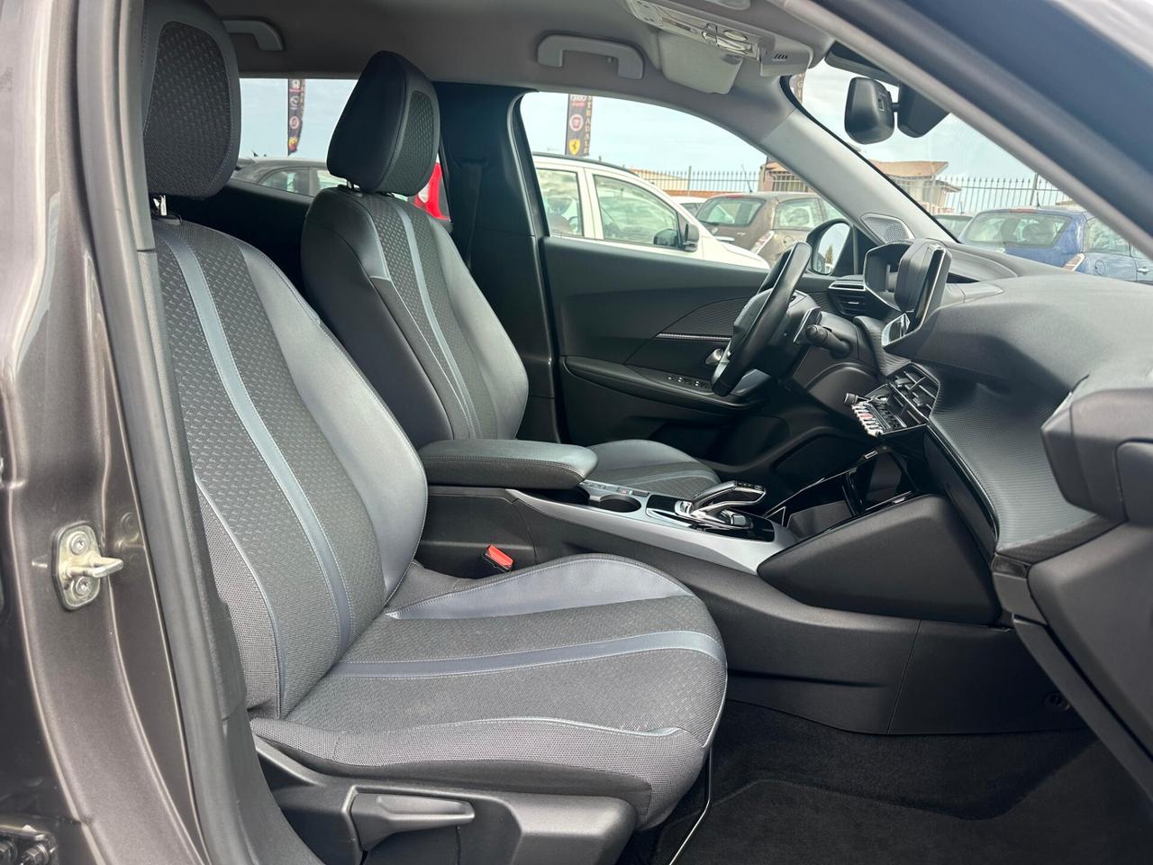 Peugeot 2008 BlueHDi 100 S&S Allure Navi Pack