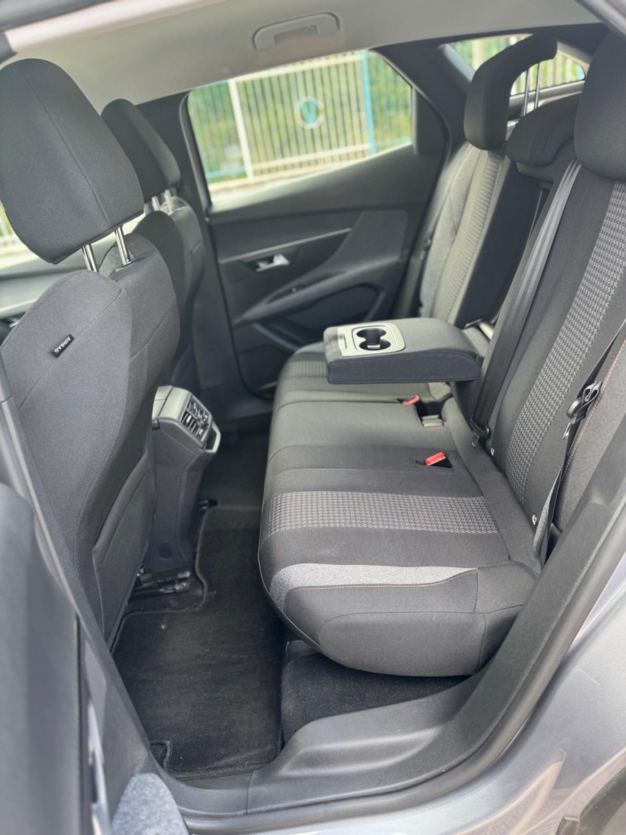 Peugeot 3008 BlueHDi 130 S&S EAT8