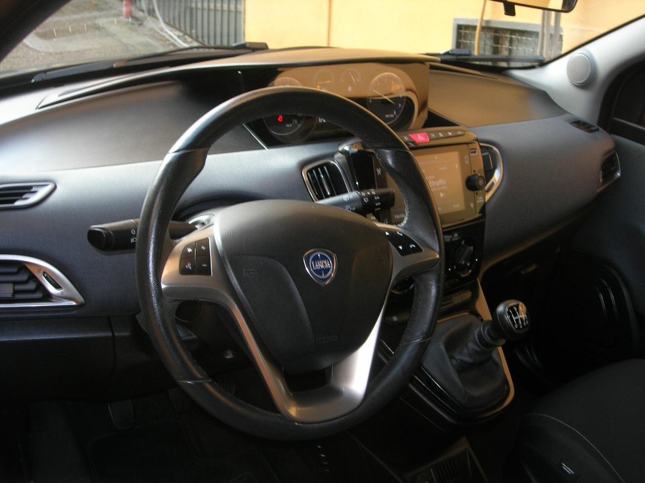 Lancia Ypsilon 1.0 FireFly 5 porte S&S Hybrid Gold