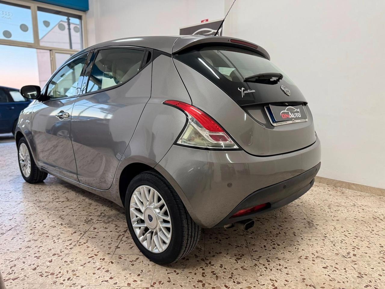 Lancia Ypsilon 1.2 69 CV 5 porte S&S Platinum