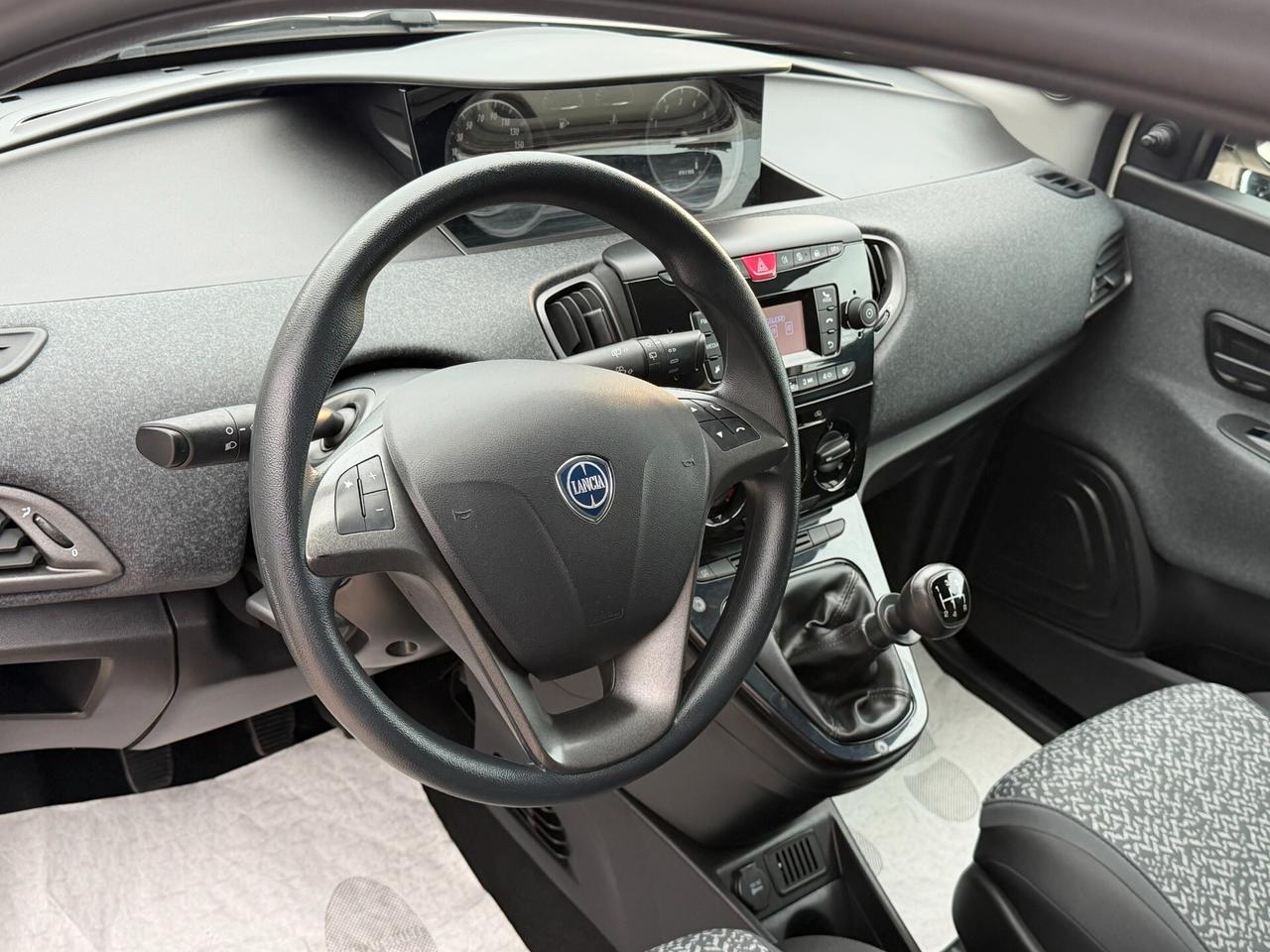 Lancia Ypsilon 1.2 69 cv. ELEFANTINO BLU