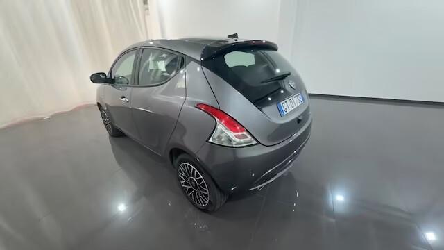 Lancia Ypsilon 1.0 FireFly 5 porte S&S Hybrid Platino