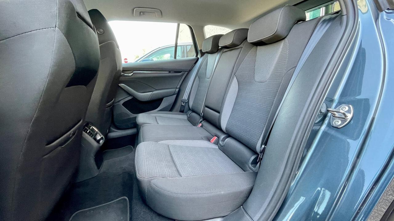 SKODA OCTAVIA 2.0 TDI EVO 115c V. COCKPIT