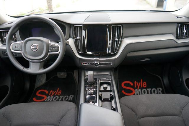 VOLVO XC60 B4 (d) automatico Momentum AWD UFFICIALE