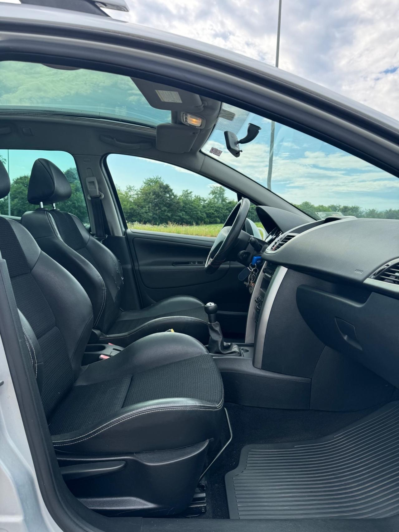 Peugeot 207 1.6 HDi 90CV SW Outdoor
