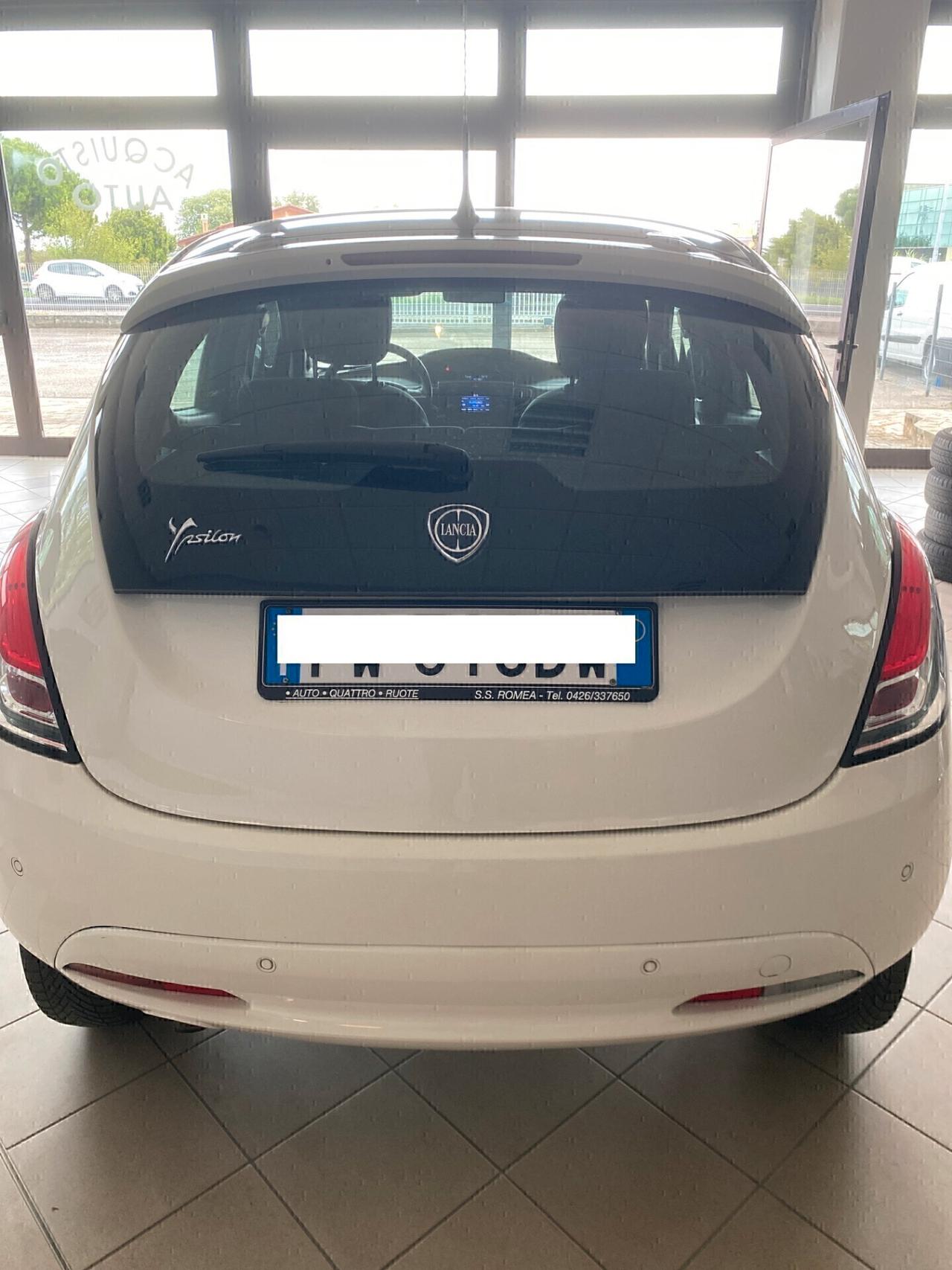 Lancia Ypsilon 0.9 TwinAir 5 porte Metano Ecochic Black and Noir