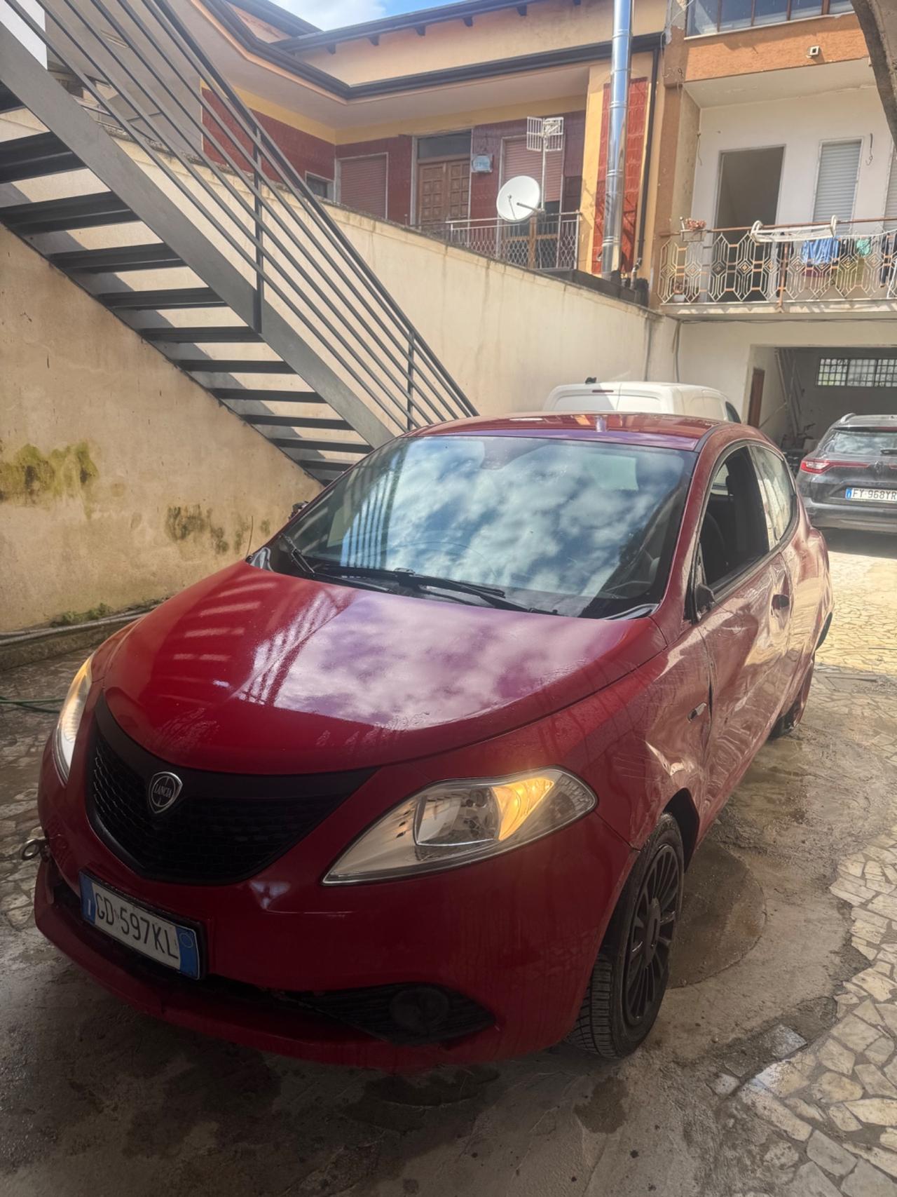 Lancia Ypsilon 1.0 FireFly 5 porte S&S Hybrid Ecochic Gold