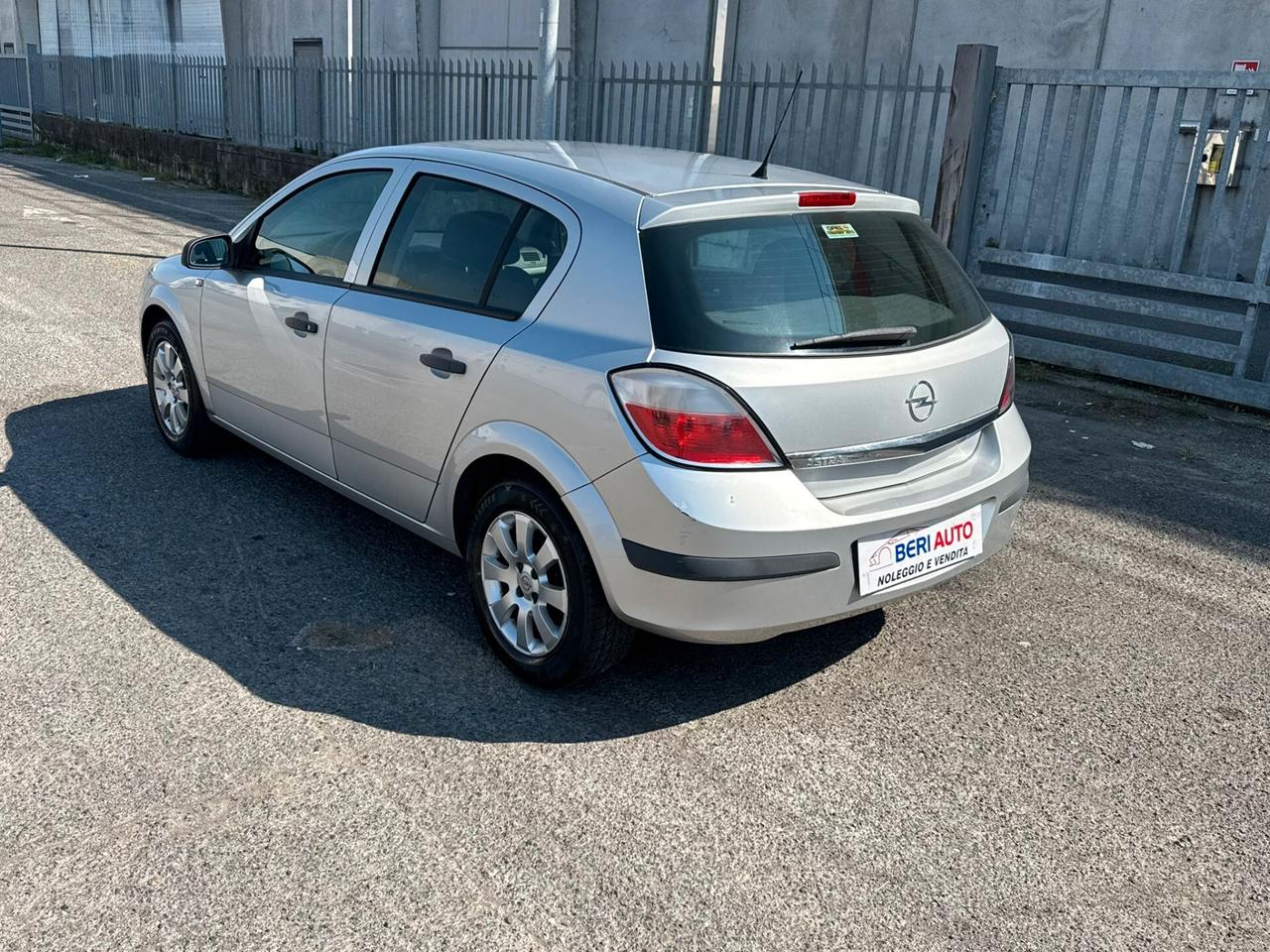 Opel Astra 1.4 benzina adatta neopatentati