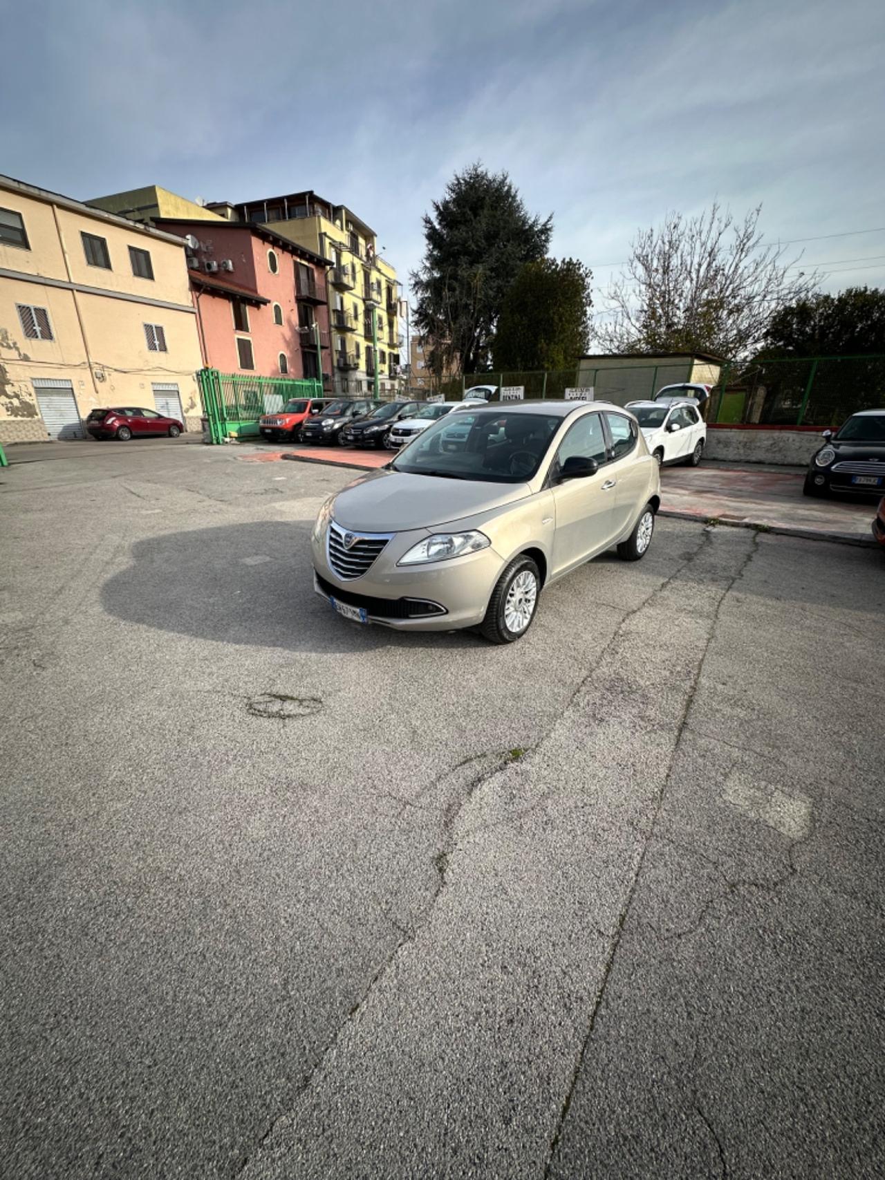 Lancia Ypsilon 0.9 TwinAir 85 CV 5 porte Metano Ecochic Gold