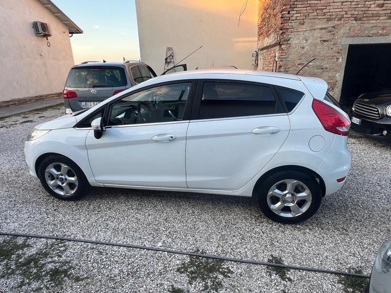 Ford Fiesta 1.4 5 porte Bz.- GPL Titanium