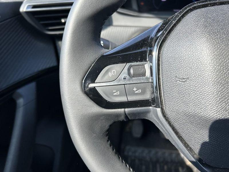 Peugeot 2008 PureTech 100 Allure NAVI+CAMERE 360+KEYLESS