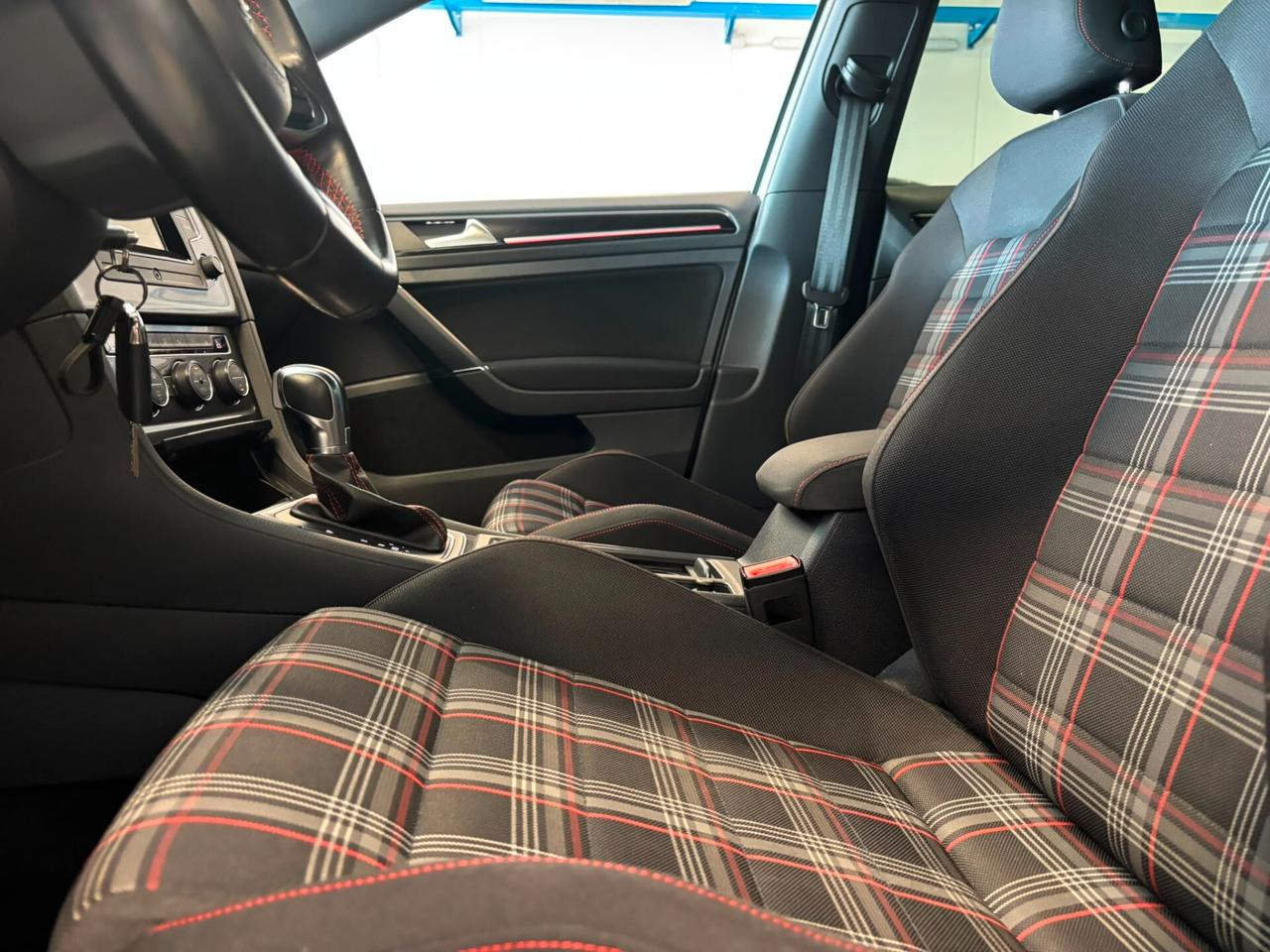 Volkswagen Golf GTI Performance 2.0 TSI 230 CV DSG 5p.
