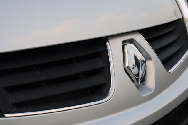 RENAULT Trafic 2.0 dCi/115 Passenger 8 Posti