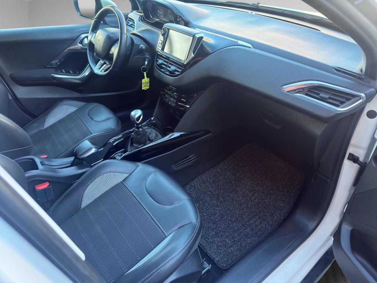 PEUGEOT - 2008 - 1.6 BlueHDi 102cv Black Matt bianco perla