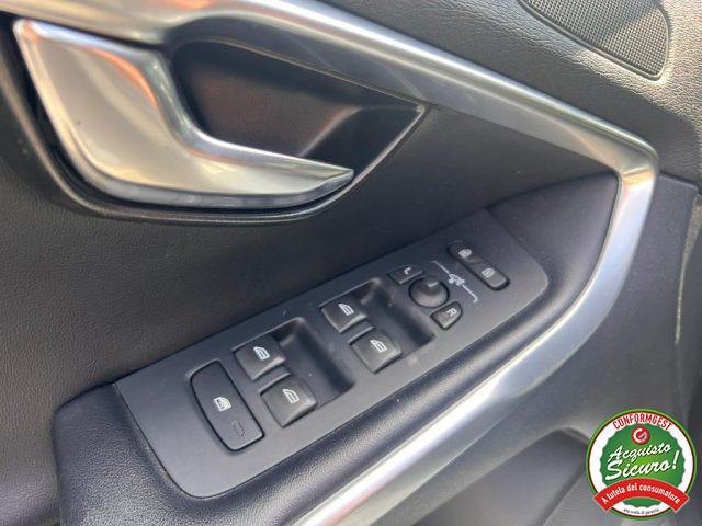 VOLVO V40 D4 Geartronic R-design Momentum