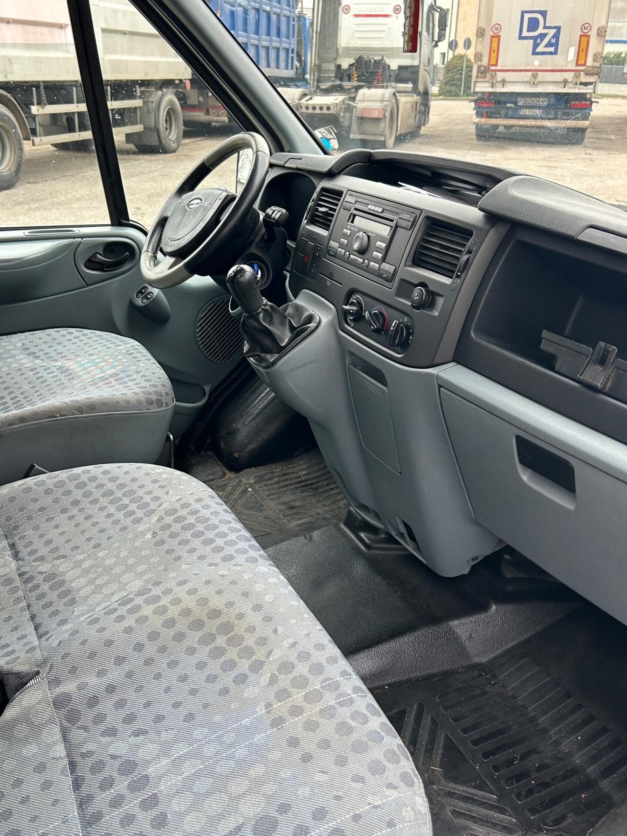 Ford Transit pulmino 9 posti con pedana
