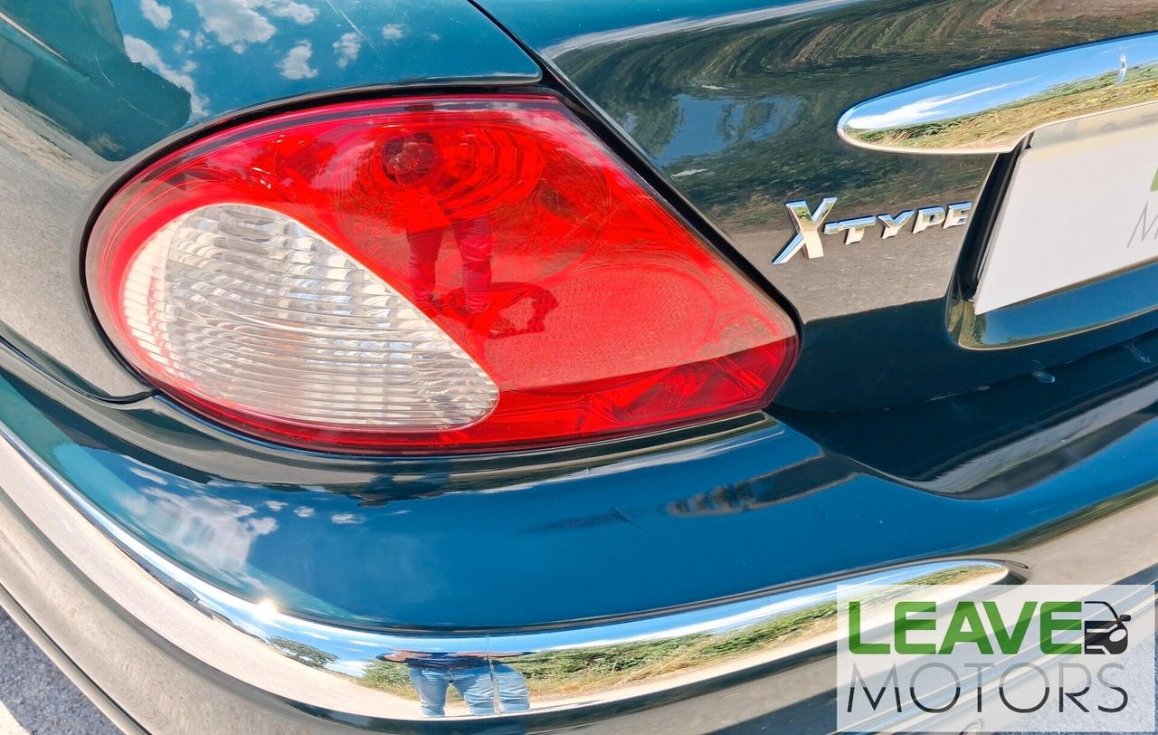Jaguar X-Type 2 litri V6 Executive (M1540)