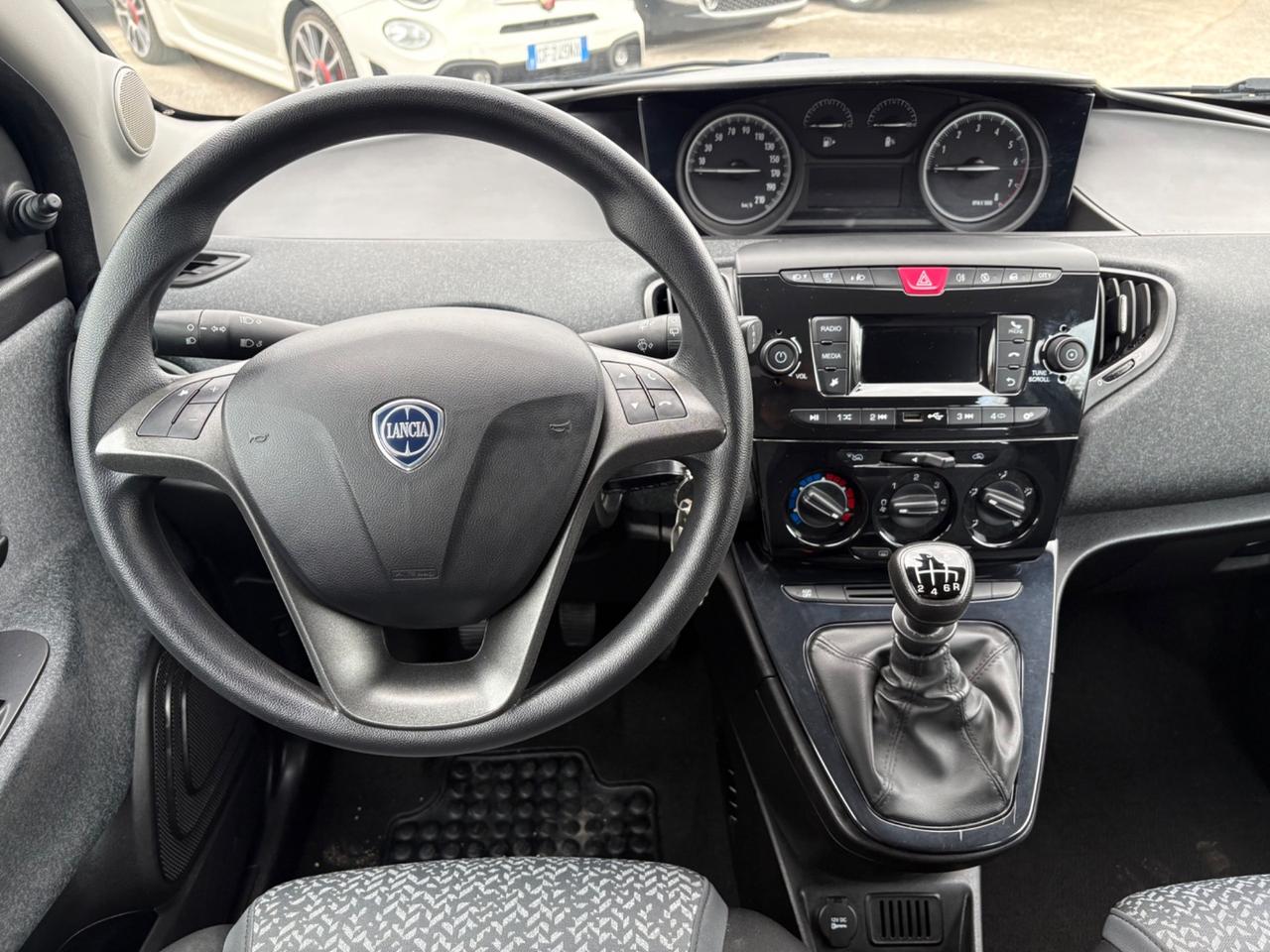 Lancia Ypsilon 1.0 70Cv FireFly 5 porte Hybrid Silver