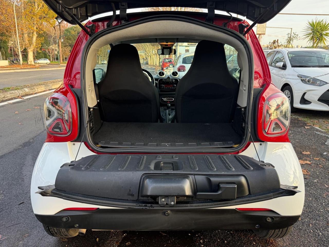 Smart ForTwo 1.0 71cv Coupe Clima cambio Auto fari nuovi