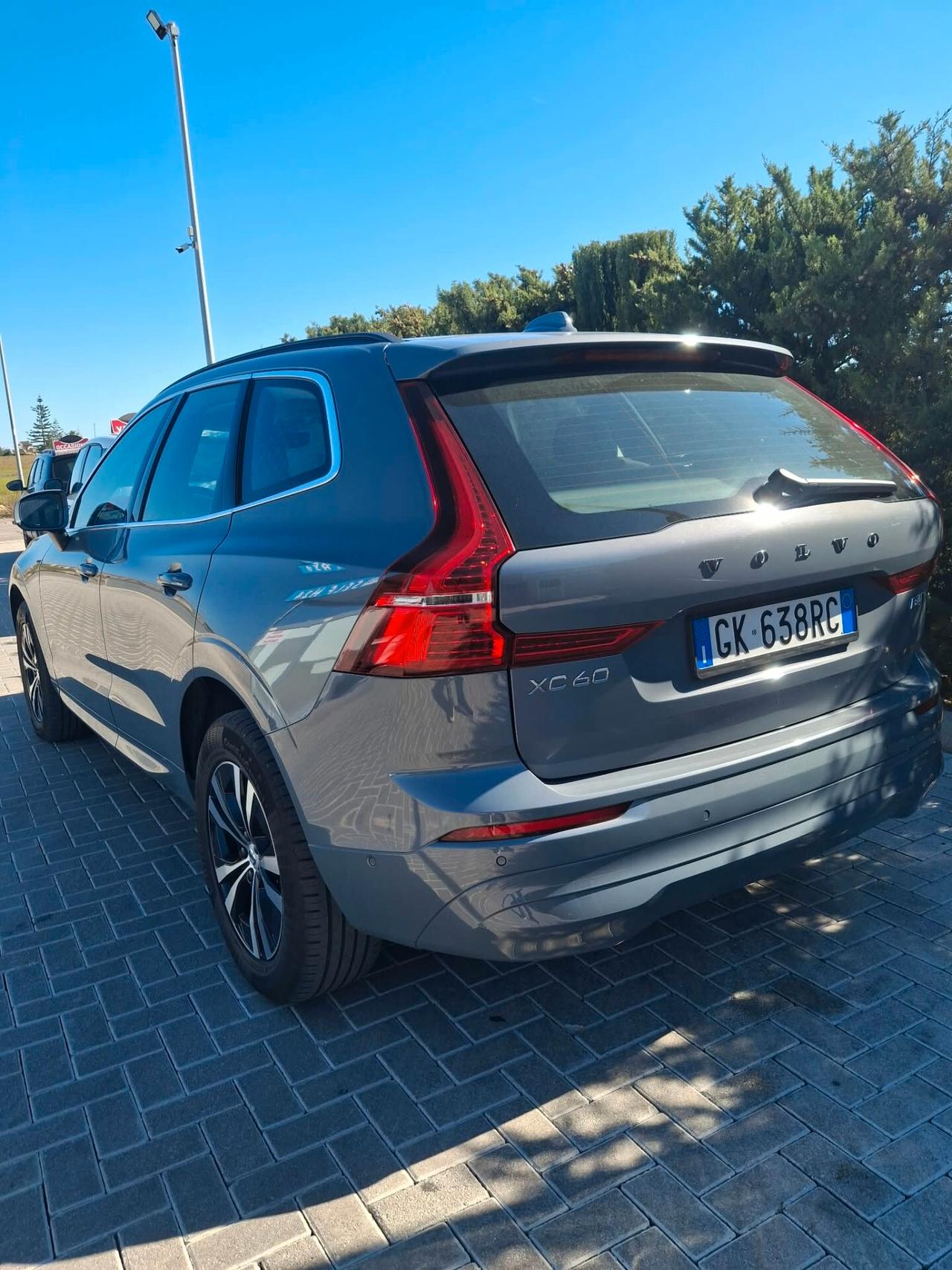 Volvo XC 60 B4 AWD automatico Momentum