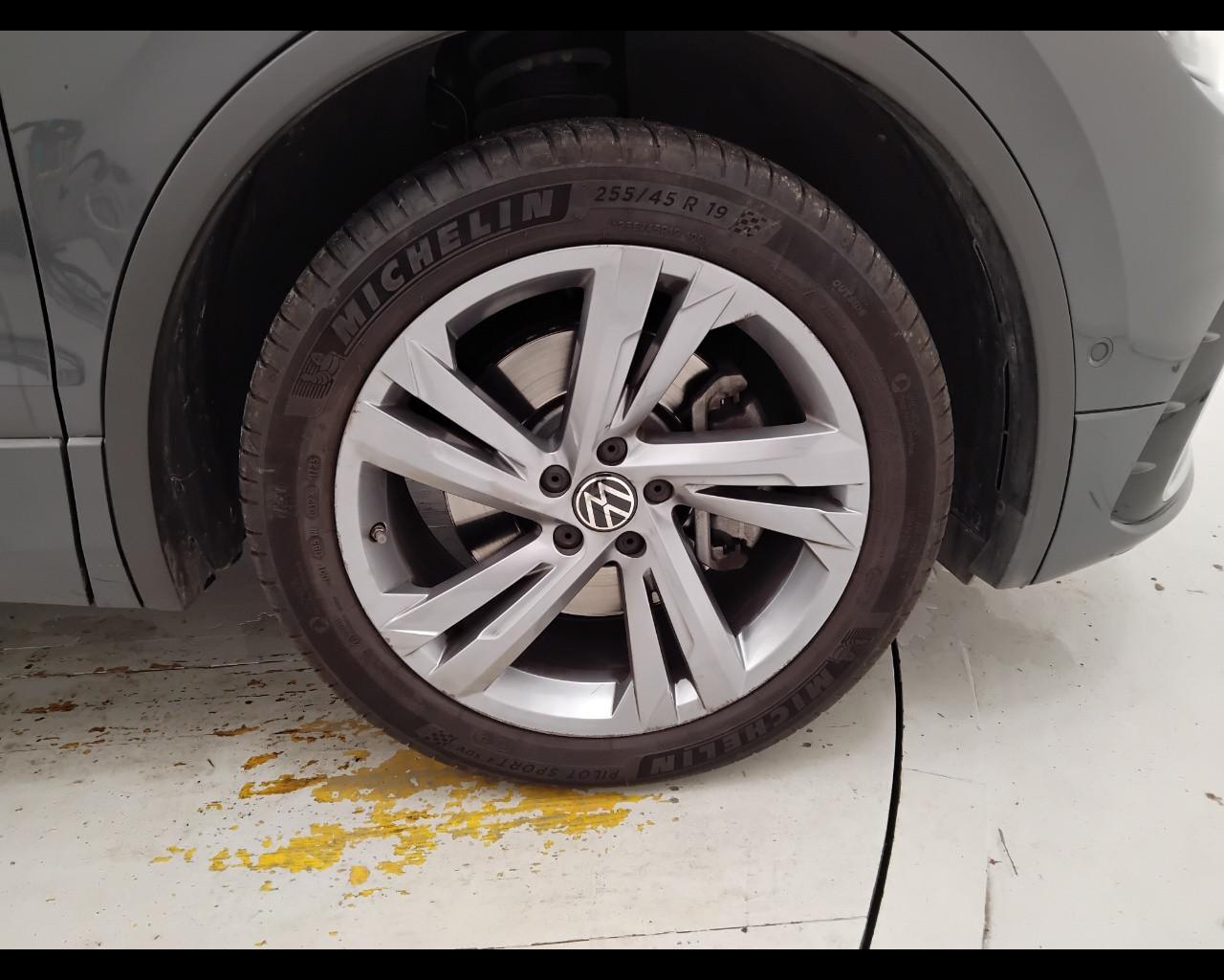 VOLKSWAGEN Tiguan II 2021 - Tiguan 2.0 tsi R-Line 4motion 190cv dsg