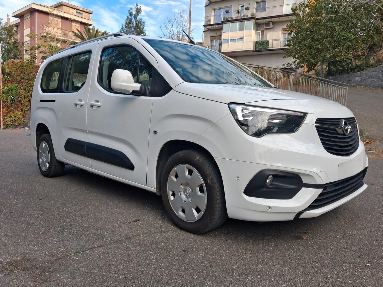 Opel Combo Life Pianale ribassato con rampa disabili in carrozzina