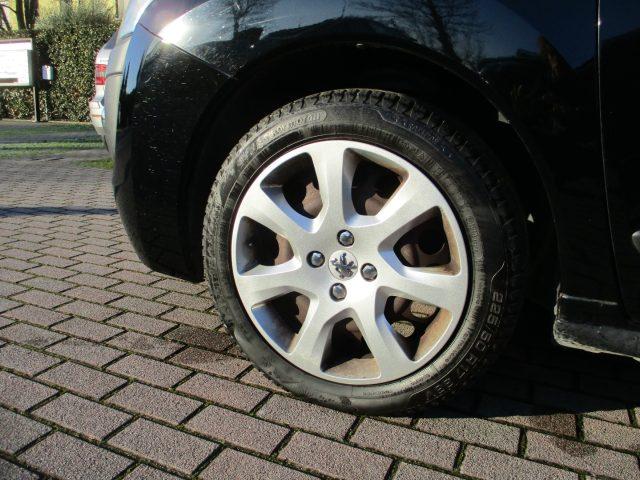 PEUGEOT 3008 1.6 HDi 110CV cambio robotizzato Outdoor